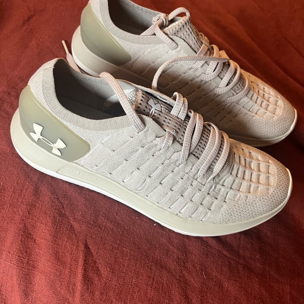 Under Armour women’s tennis shoes size 8